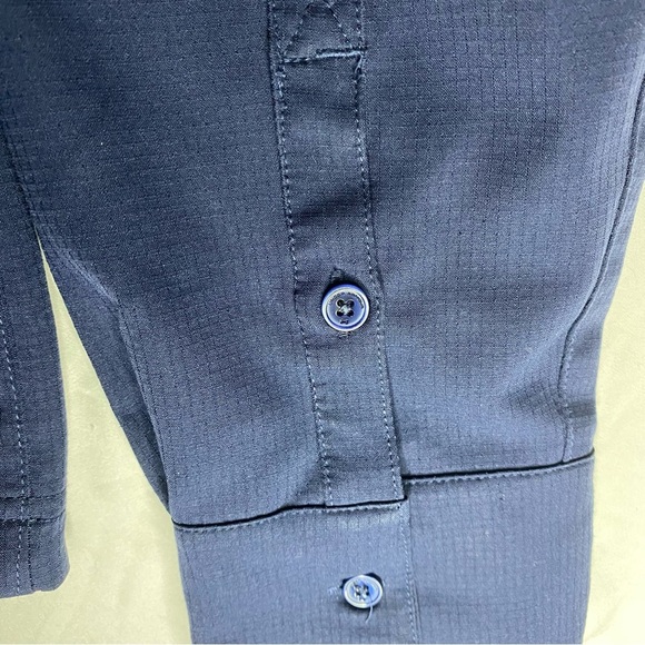 Under Armour Relaxed Long Sleeve Button Navy Heatgear White Logo Work Shirt L - Picture 6 of 9